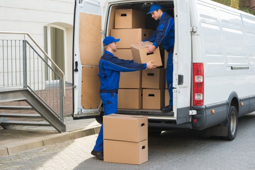 Moving truck support for flats and houses in Sutton